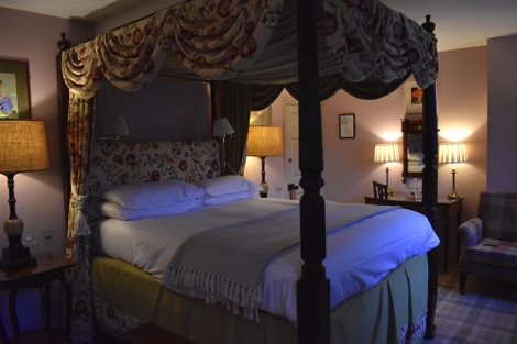 The Devonshire Arms at Pilsley four-poster room